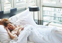 যেসব খাবার খেলে ঘুম ভালো হয়