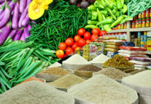 রমজানে নিত্যপণ্যের বাজারে ধাক্কা: সরকারের অনেক কিছুই করার আছে