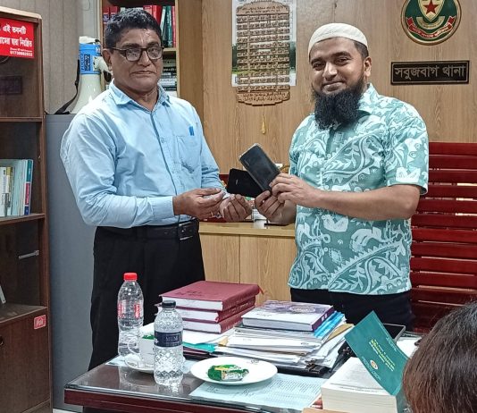 হারিয়ে যাওয়া দুটি মোবাইলই উদ্ধার করে দিলেন এএসআই সোহেল